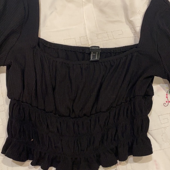 💗Forever 21💗 Black long sleeve rushed crop top. Size M - Picture 2 of 5